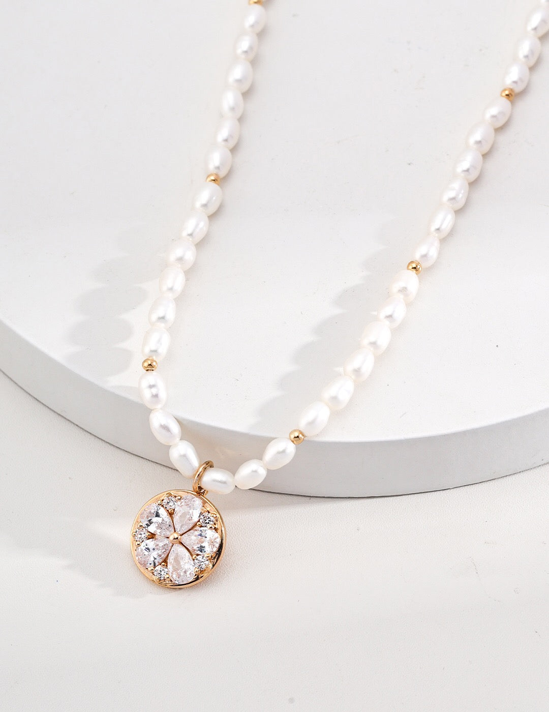 Sparkling Floral Pendant Necklace